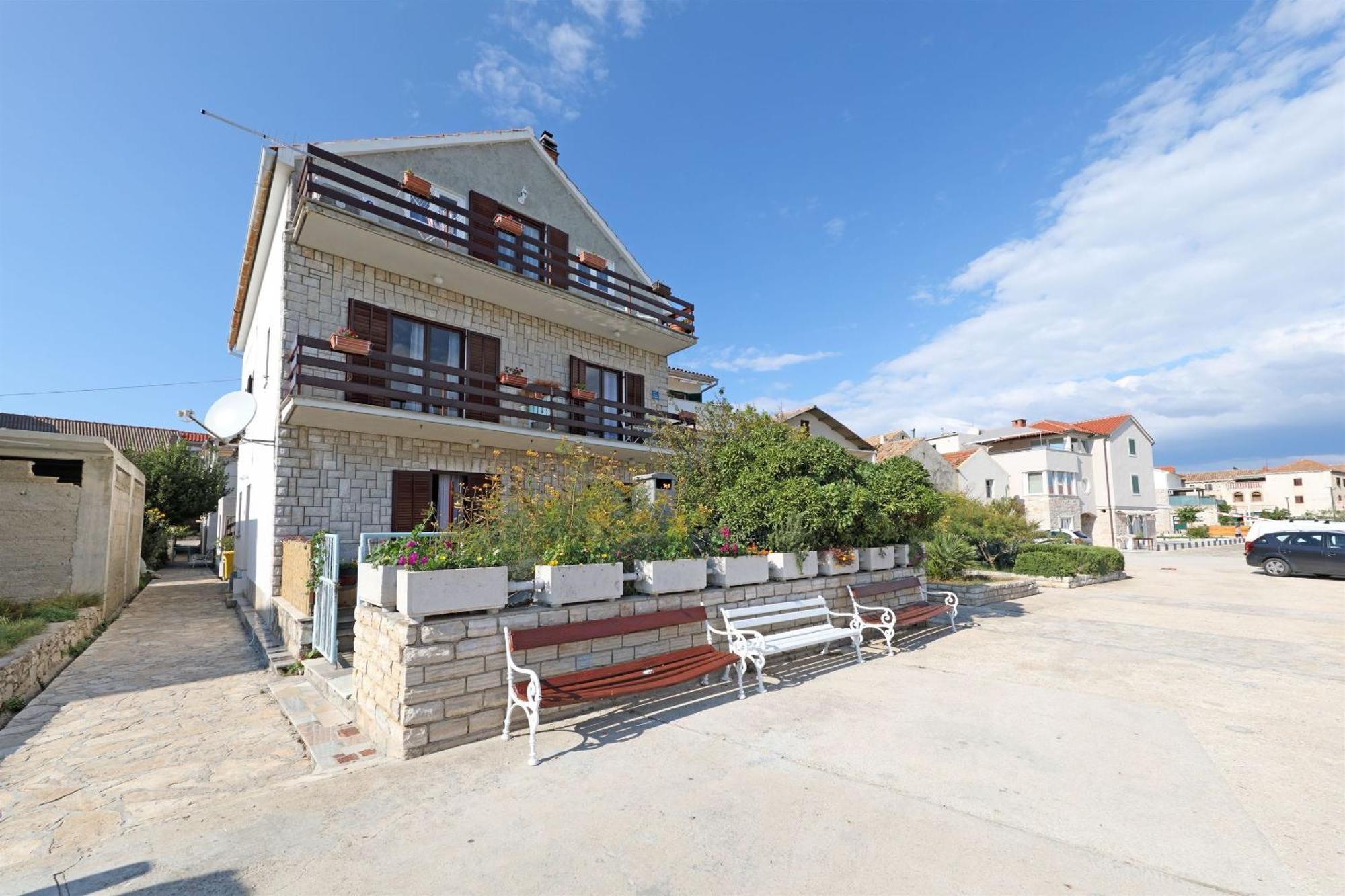 Apartments Mili - Near The Sea And The Centar Of Place Betina  Ngoại thất bức ảnh