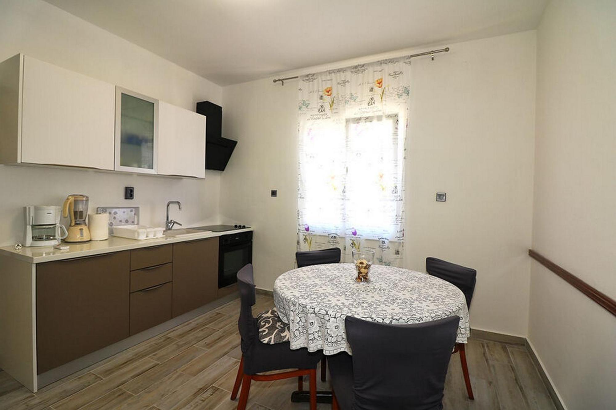 Apartments Mili - Near The Sea And The Centar Of Place Betina  Ngoại thất bức ảnh